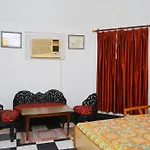 Awadh Centrally Located 1Br Near Old Lucknow
