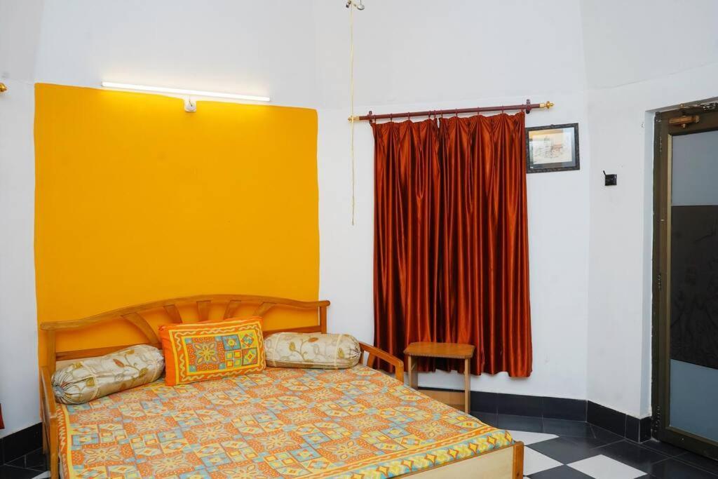 Awadh Centrally Located 1br Near Old Apartment *