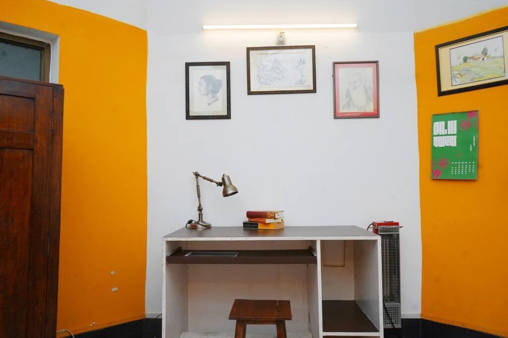 Awadh Centrally Located 1br Near Old Apartment Lucknow