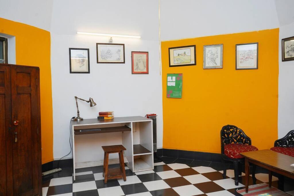Awadh Centrally Located 1br Near Old *