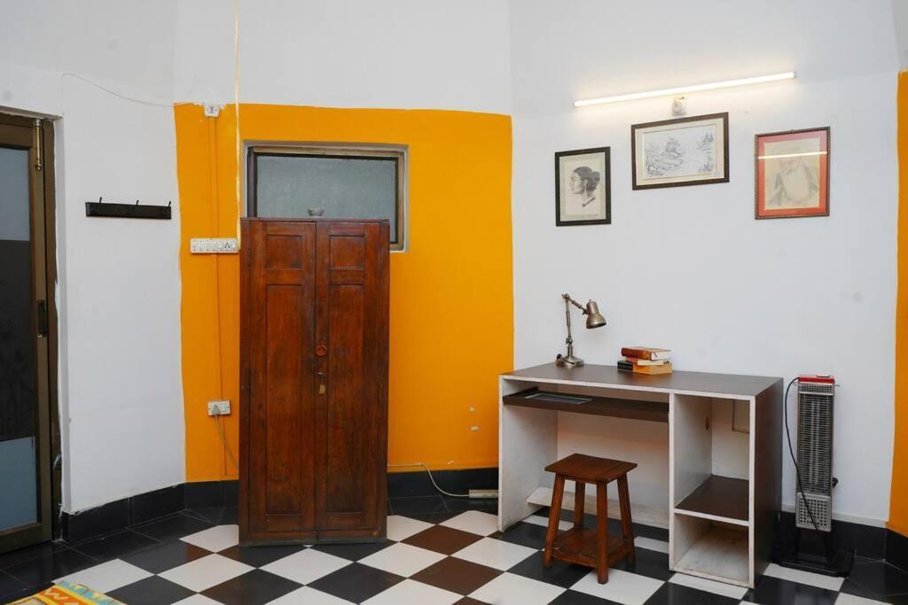 Awadh Centrally Located 1br Near Old Apartment Lucknow