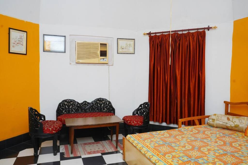 Apartment Awadh Centrally Located 1br Near Old Lucknow